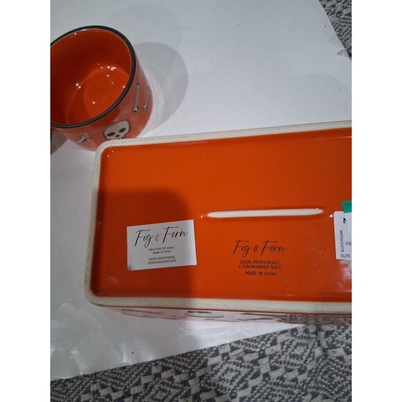 Fig & Fern Halloween Baking Pan And Cups, Skull and Bones. - Picture 3 of 3